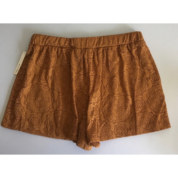 {June & Hudson} Mustard Brown Lace Shorts - Picture 5 of 7